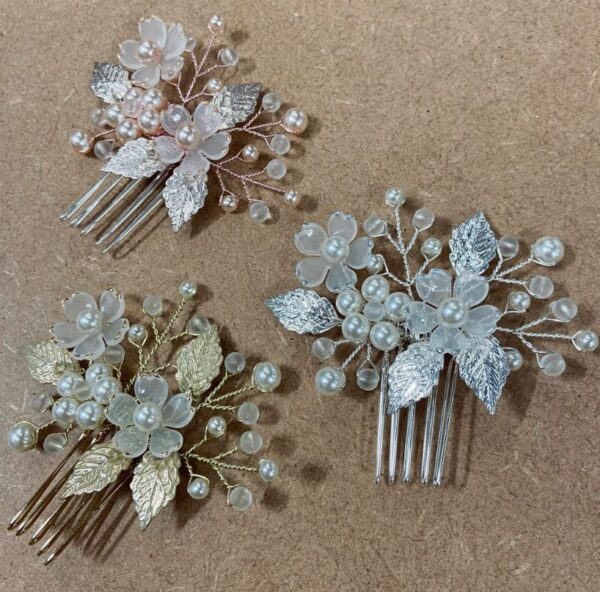 AR820 Sophia Small Floral Pearl Comb