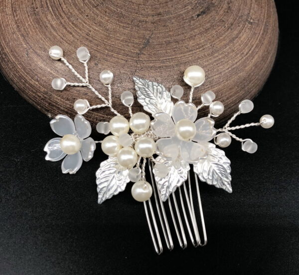 AR820 Sophia Small Floral Pearl Comb – Image 2