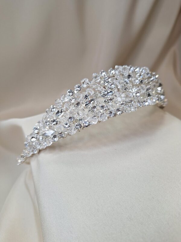 AR835 Olivia Crystal Tiara – Image 2