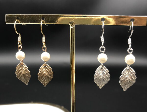 ARE736 - Cora Gold Leaf Earrings – Image 2