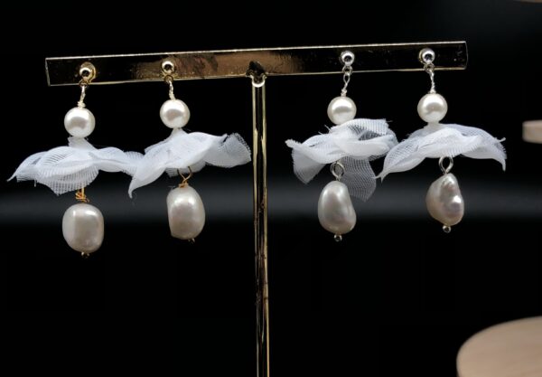 ARE738 -  Meadow Flower & Pearl Earrings – Image 2